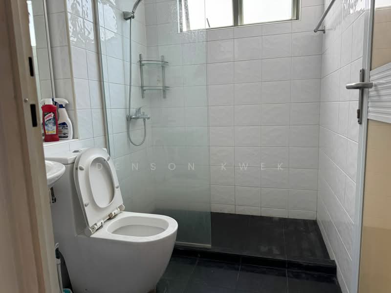 Ever Lodge, 685 Geylang Road, 3 Bedrooms, 1,050 sqft, Apartment For Rent, by Denson Kwek, 500096235 - Bathroom - PropertyGuru.com.sg