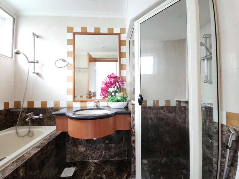 Guilin View, 26 Bukit Batok Street 52, 2 Bedrooms, 861 sqft, Condominium For Rent, by Winston Shen, 500096238 - Bathroom - PropertyGuru.com.sg