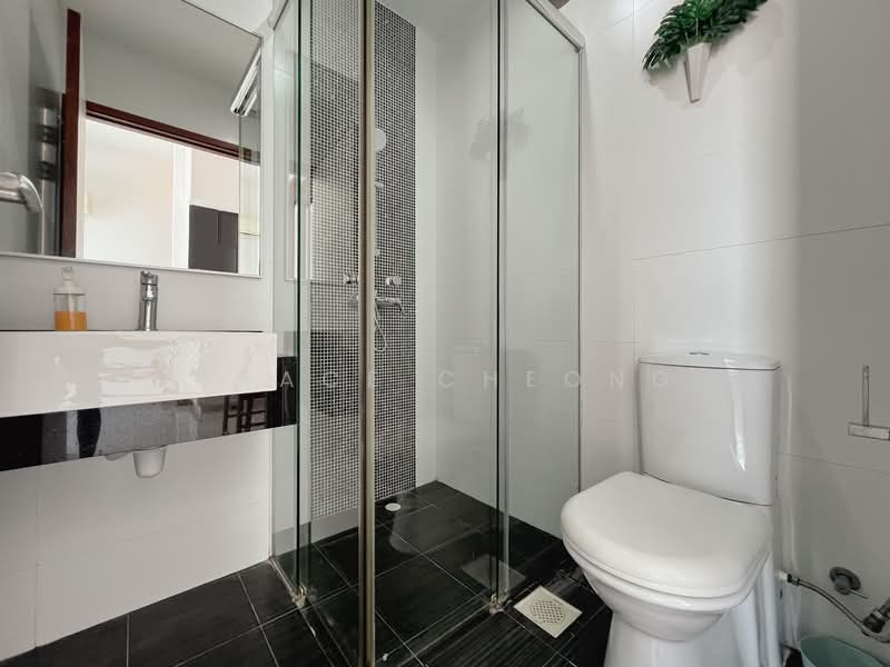 Suites @ Eunos, 1 Jalan Yasin, 2 Bedrooms, 721 sqft, Condominium For Rent, by Grace Cheong, 500096243 - Common Bathroom - PropertyGuru.com.sg