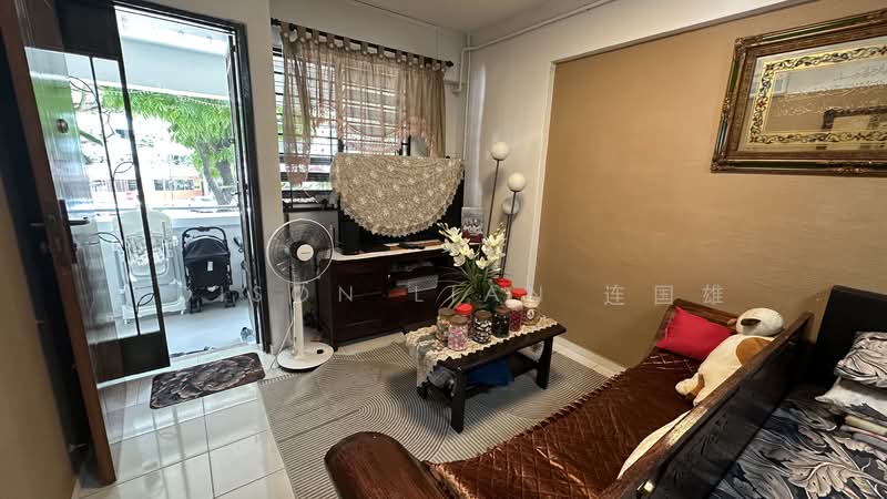 559 Ang Mo Kio Avenue 10 HDB Flat For Sale at S$ 420,000 | PropertyGuru Singapore - Living Room