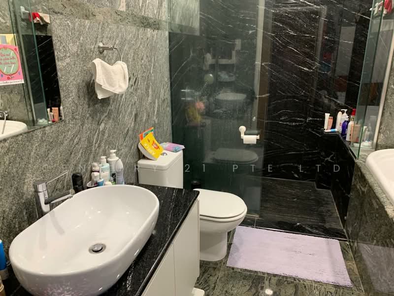Serangoon Garden Estate, Medway Drive/ Serangoon Garden way/ Tavistock ave, 6 Bedrooms, 5,000 sqft, Bungalow House For Rent, by CONEE WUAN, 500096256 - Bathroom - PropertyGuru.com.sg
