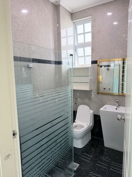 Serangoon Garden Estate, Medway Drive/ Serangoon Garden way/ Tavistock ave, 6 Bedrooms, 5,000 sqft, Bungalow House For Rent, by CONEE WUAN, 500096256 - Bathroom - PropertyGuru.com.sg
