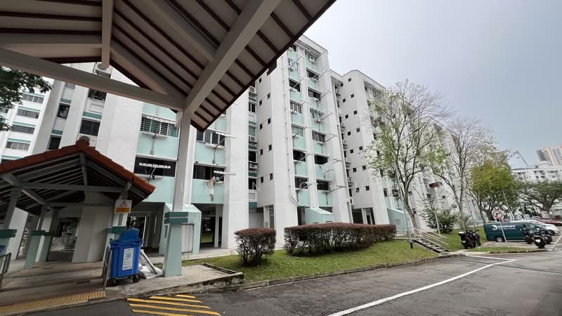 233 Jurong East Street 21, 233 Jurong East Street 21, 2 Bedrooms, 721 sqft, HDB Flat For Rent, by Alvin Chua, 500096261 - Exterior - PropertyGuru.com.sg