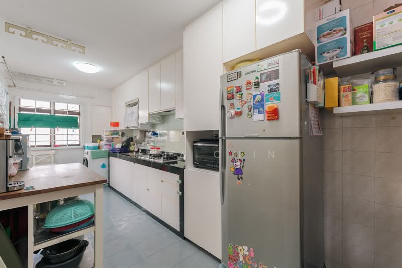 63 Teban Gardens Road HDB Flat For Sale at S$ 780,000 | PropertyGuru Singapore - Kitchen