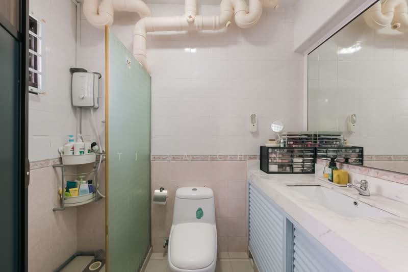 63 Teban Gardens Road HDB Flat For Sale at S$ 780,000 | PropertyGuru Singapore - Bathroom