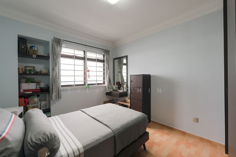 63 Teban Gardens Road HDB Flat For Sale at S$ 780,000 | PropertyGuru Singapore - Bedroom
