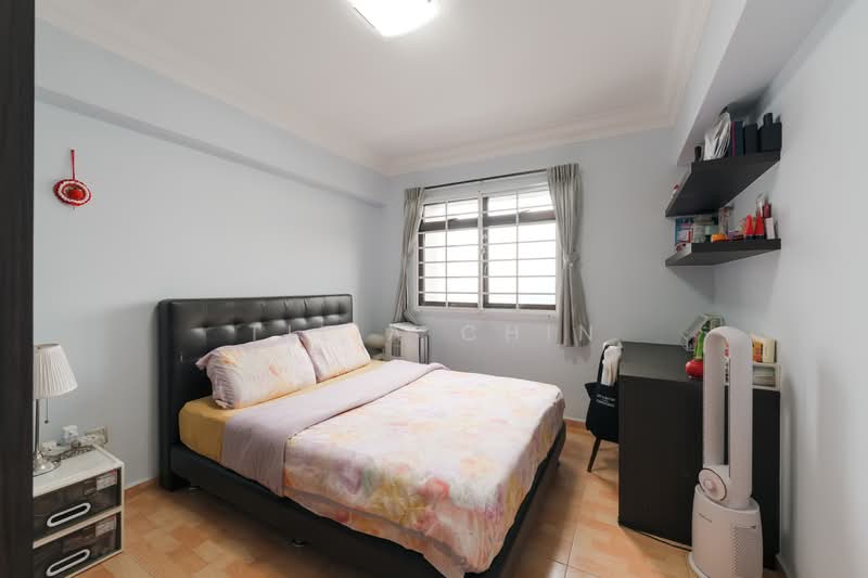 63 Teban Gardens Road HDB Flat For Sale at S$ 780,000 | PropertyGuru Singapore - Bedroom