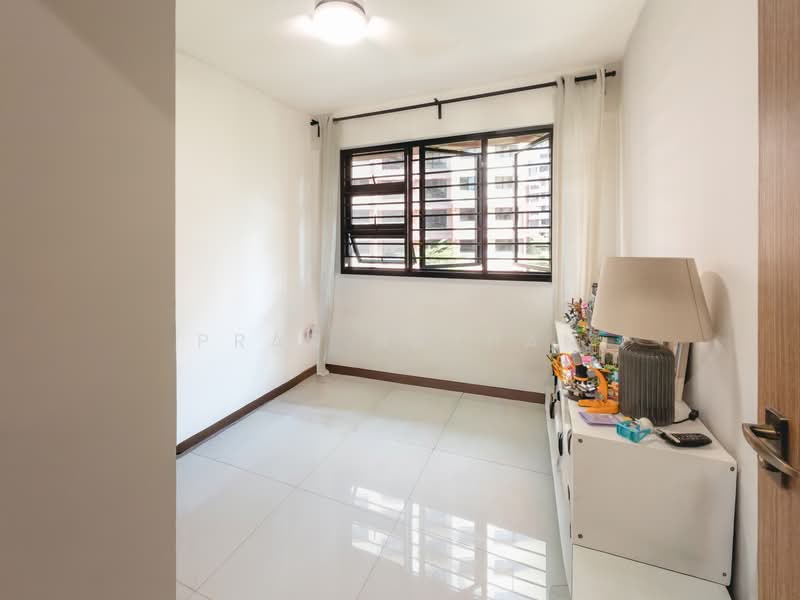 467B Bukit Batok West Avenue 9 HDB Flat For Sale at S$ 640,000 | PropertyGuru Singapore - Bedroom 2