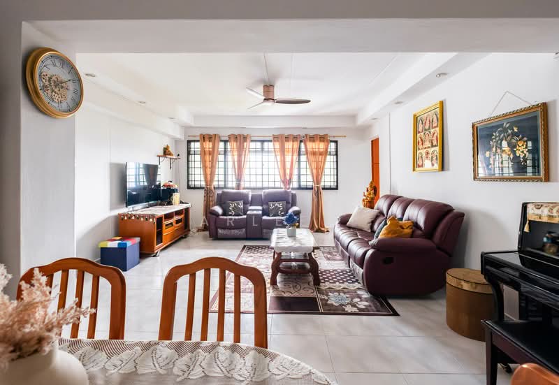 792 Choa Chu Kang North 6 HDB Flat For Sale at S$ 638,888 | PropertyGuru Singapore - Living Room
