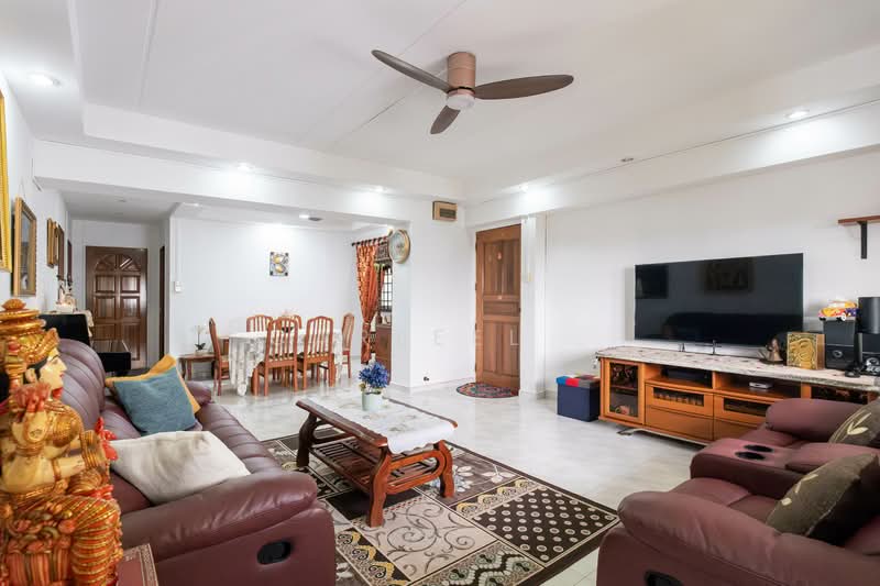 792 Choa Chu Kang North 6 HDB Flat For Sale at S$ 638,888 | PropertyGuru Singapore - Living Room