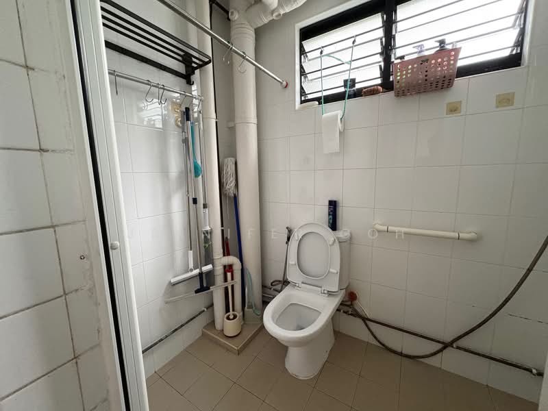 318 Ubi Avenue 1, 318 Ubi Avenue 1, 3 Bedrooms, 904 sqft, HDB Flat For Sale, by Jennifer Goh, 500096274 - Bathroom - PropertyGuru.com.sg