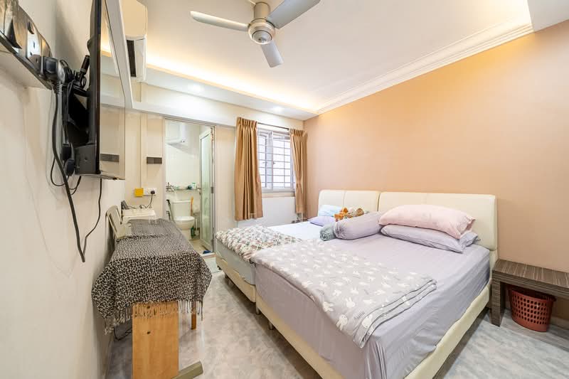 925 Jurong West Street 92 HDB Flat For Sale at S$ 428,000 | PropertyGuru Singapore - Bedroom