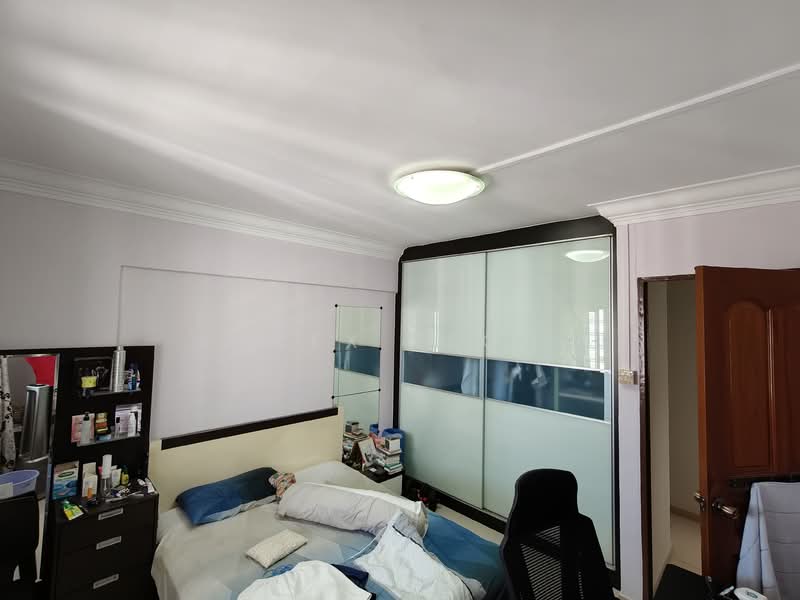 221 Bukit Batok East Avenue 3 HDB Flat For Sale at S$ 838,000 | PropertyGuru Singapore - Bedroom