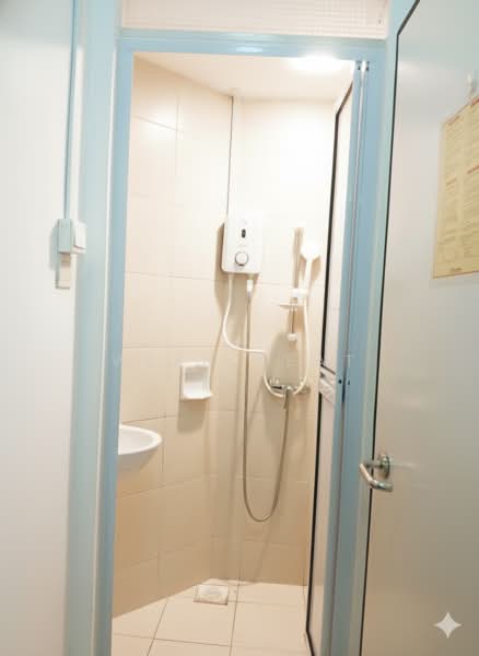 The Lakeshore, 31 Jurong West Street 41, Room Rental, 1,200 sqft, Condominium For Rent, by Ween Keat, 500096294 - Bathroom - PropertyGuru.com.sg