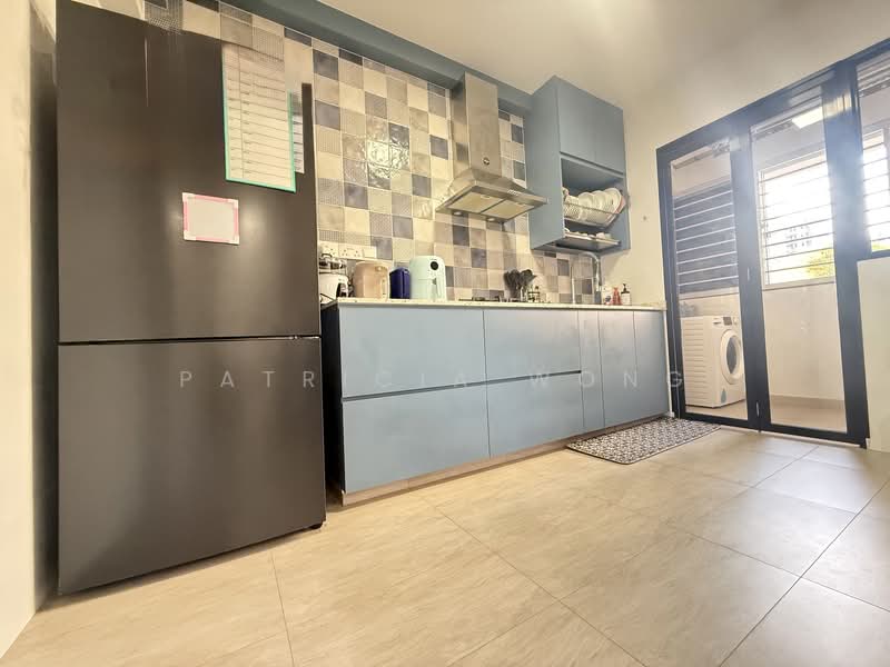 874C Tampines Street 85 HDB Flat For Sale at S$ 758,000 | PropertyGuru Singapore - Kitchen