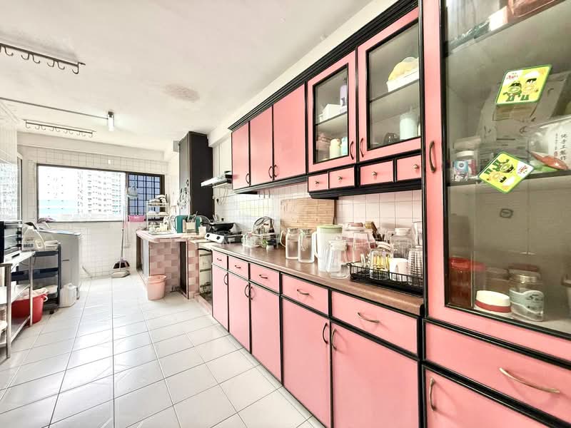 908 Jurong West Street 91 HDB Flat For Sale at S$ 500,000 | PropertyGuru Singapore - Kitchen
