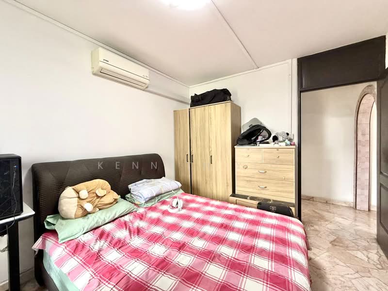 908 Jurong West Street 91 HDB Flat For Sale at S$ 500,000 | PropertyGuru Singapore - Bedroom