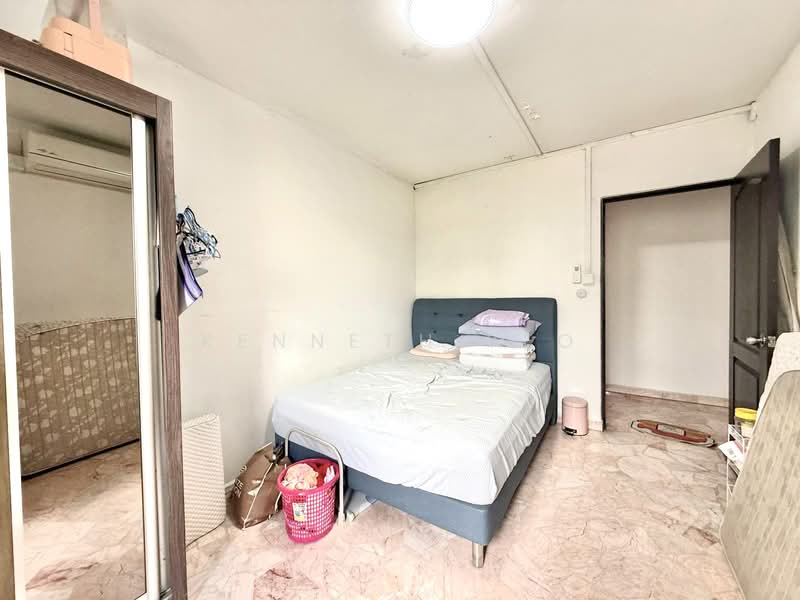 908 Jurong West Street 91 HDB Flat For Sale at S$ 500,000 | PropertyGuru Singapore - Bedroom