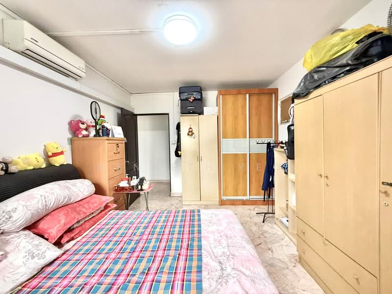 908 Jurong West Street 91 HDB Flat For Sale at S$ 500,000 | PropertyGuru Singapore - Bedroom
