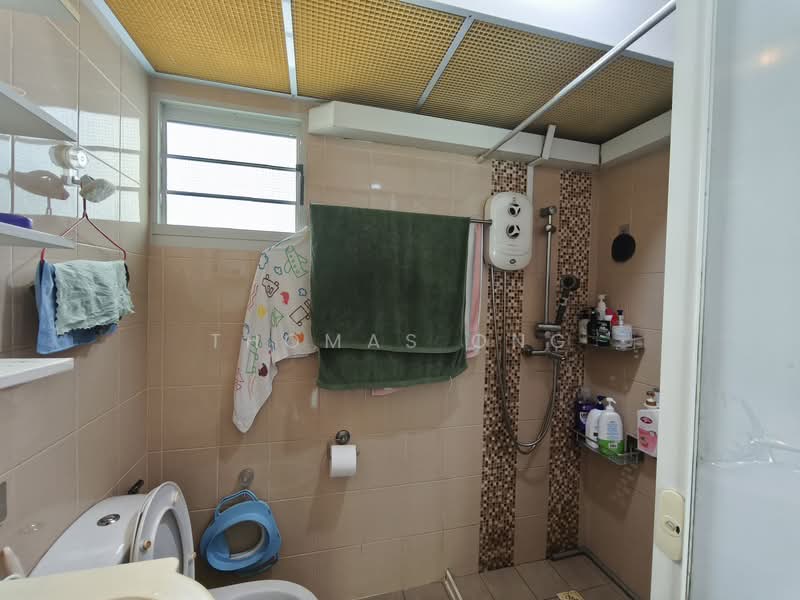 887A Woodlands Drive 50 HDB Flat For Sale at S$ 660,000 | PropertyGuru Singapore - Bathroom