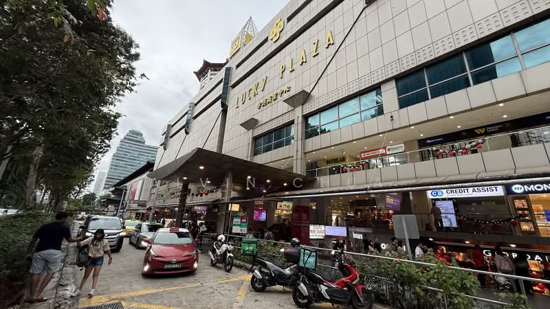 Lucky Plaza, 304 Orchard Road, 280 sqft, Mall Shop For Sale, by Alvin Chua, 500096367 - Exterior - CommercialGuru.com.sg