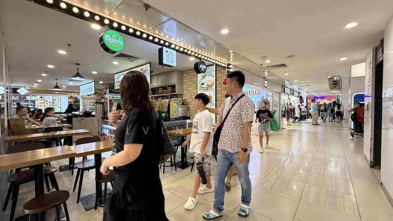 Lucky Plaza, 304 Orchard Road, 280 sqft, Mall Shop For Sale, by Alvin Chua, 500096367 - Corridor - CommercialGuru.com.sg