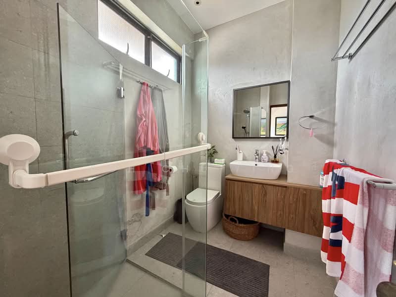 Renovated Move-In Corner Terrace in Watten Estate Corner Terrace For Sale at S$ 8,500,000 | PropertyGuru Singapore - Bathroom