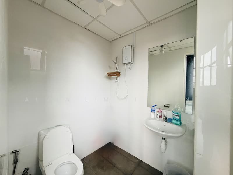 OneKA @ Macpherson, 1 Kampong Ampat, Macpherson / Potong Pasir, 3,520 sqft, Light Industrial (B1) For Sale, by Alvin Lim Yi Cheng, 500096404 - Bathroom - CommercialGuru.com.sg