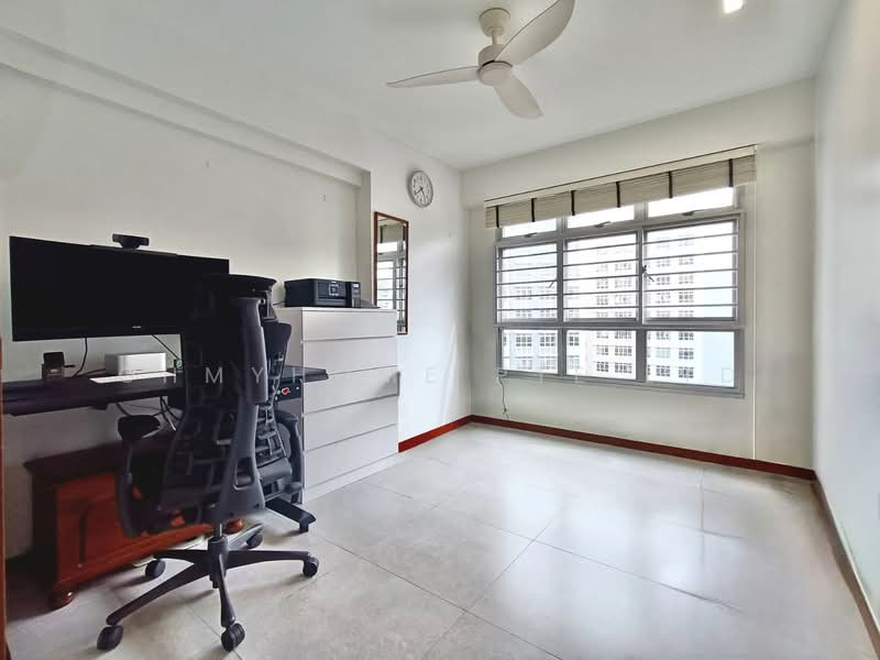 876C Tampines Avenue 8 HDB Flat For Sale at S$ 990,000 | PropertyGuru Singapore - Study