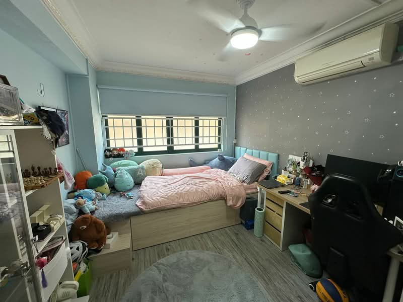 741 Tampines Street 72 HDB Flat For Sale at S$ 825,000 | PropertyGuru Singapore - Bedroom