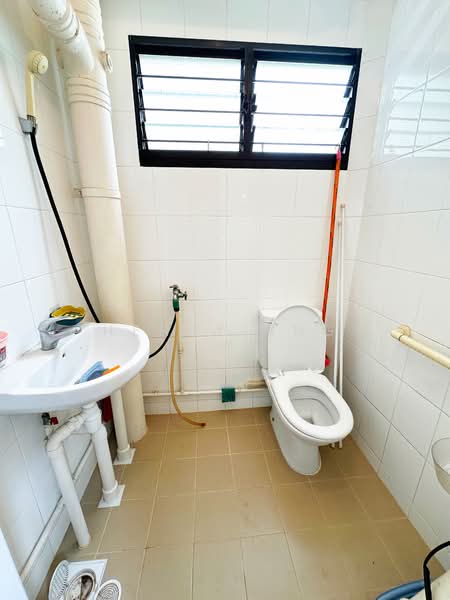 136 Yishun Ring Road HDB Flat For Sale at S$ 430,000 | PropertyGuru Singapore - Bathroom