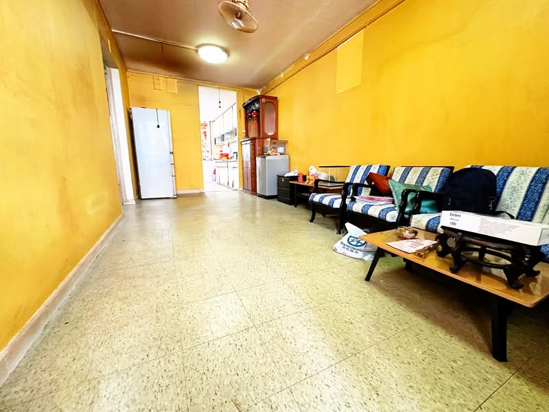 136 Yishun Ring Road HDB Flat For Sale at S$ 430,000 | PropertyGuru Singapore - Living Room