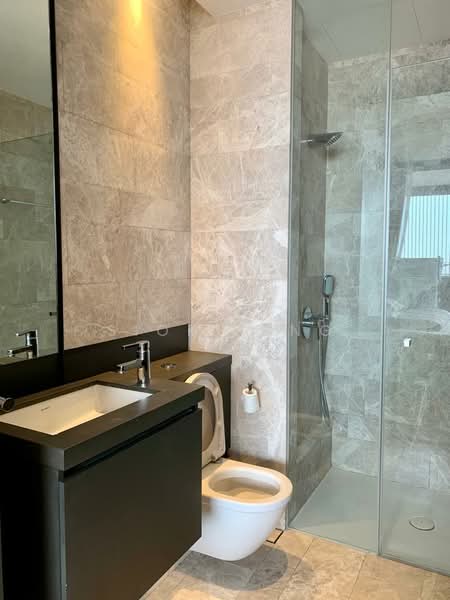 OUE Twin Peaks Condominium For Sale at S$ 1,262,700 | PropertyGuru Singapore - Bathroom