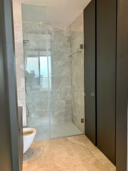 OUE Twin Peaks Condominium For Sale at S$ 1,262,700 | PropertyGuru Singapore - Bathroom