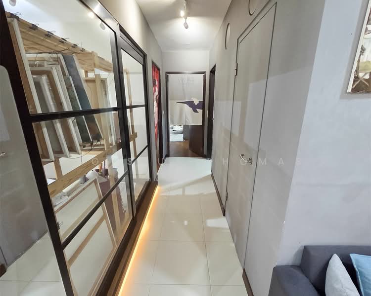 272D Punggol Walk HDB Flat For Sale at S$ 815,000 | PropertyGuru Singapore - Corridor