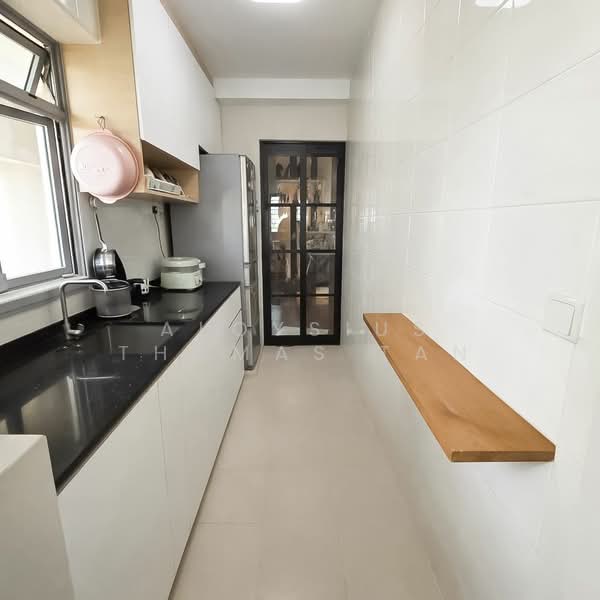 272D Punggol Walk HDB Flat For Sale at S$ 815,000 | PropertyGuru Singapore - Kitchen