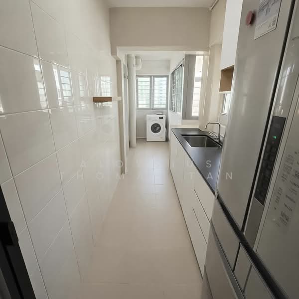 272D Punggol Walk HDB Flat For Sale at S$ 815,000 | PropertyGuru Singapore - Kitchen