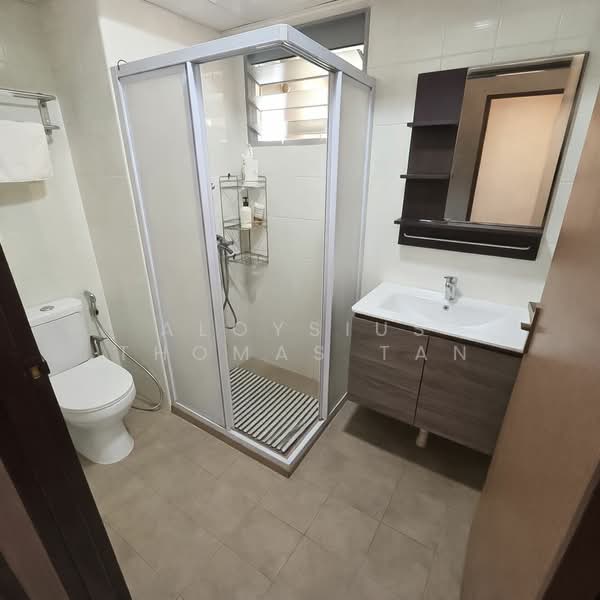 272D Punggol Walk HDB Flat For Sale at S$ 815,000 | PropertyGuru Singapore - Bathroom