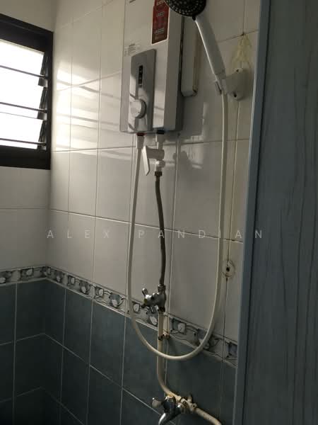 712 Yishun Avenue 5, 712 Yishun Avenue 5, Room Rental, 100 sqft, HDB Flat For Rent, by Alex Pandian, 500096479 - Bathroom - PropertyGuru.com.sg