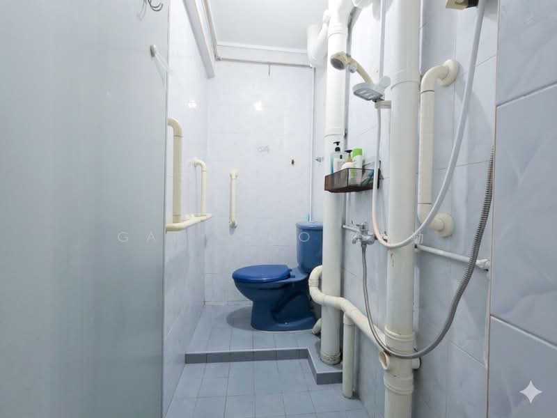 93 Jalan Dua HDB Flat For Sale at S$ 380,000 | PropertyGuru Singapore - Bathroom