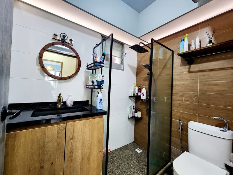 875B Tampines Street 86 HDB Flat For Sale at S$ 720,000 | PropertyGuru Singapore - Bathroom