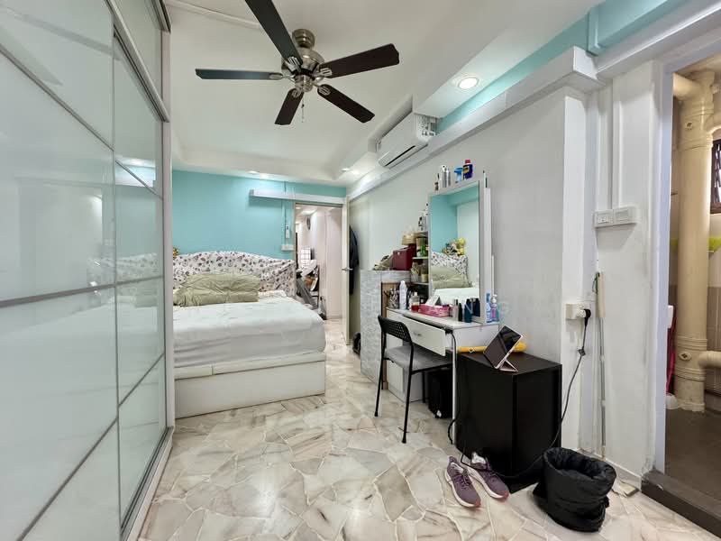 894A Woodlands Drive 50 HDB Flat For Sale at S$ 580,000 | PropertyGuru Singapore - Bedroom