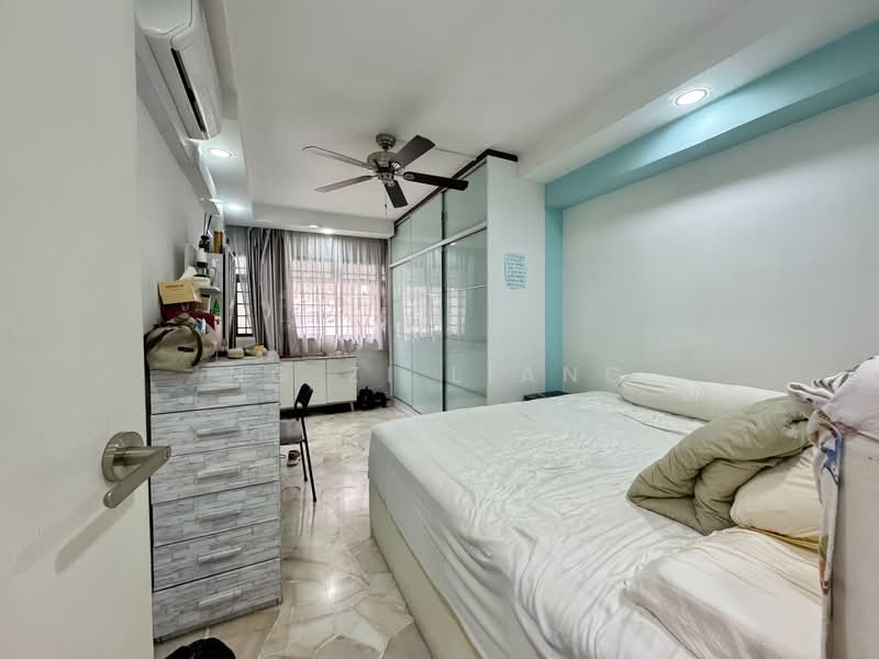 894A Woodlands Drive 50 HDB Flat For Sale at S$ 580,000 | PropertyGuru Singapore - Bedroom