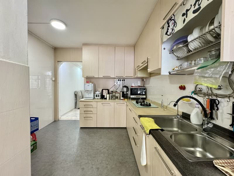 894A Woodlands Drive 50 HDB Flat For Sale at S$ 580,000 | PropertyGuru Singapore - Kitchen