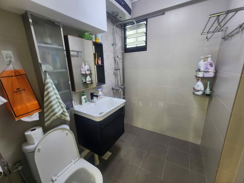 53 Geylang Bahru HDB Flat For Sale at S$ 768,000 | PropertyGuru Singapore - Bathroom