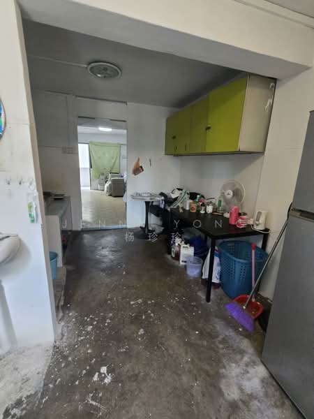 1 Hougang Avenue 3 HDB Flat For Sale at S$ 368,000 | PropertyGuru Singapore - Kitchen