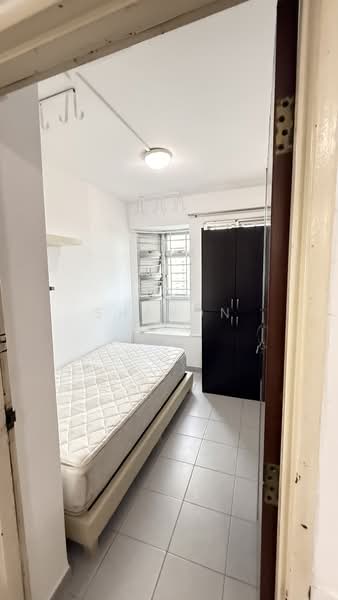 456 Ang Mo Kio Avenue 10 HDB Flat For Sale at S$ 475,000 | PropertyGuru Singapore - Bedroom