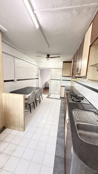 456 Ang Mo Kio Avenue 10 HDB Flat For Sale at S$ 475,000 | PropertyGuru Singapore - Kitchen