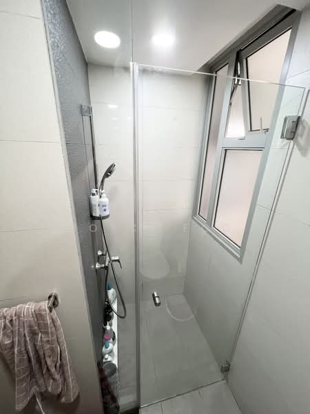 FLO Residence, 3 Punggol Field Walk, 3 Bedrooms, 1,313 sqft, Condominium For Rent, by Joyce Foo, 500096591 - Bathroom - PropertyGuru.com.sg