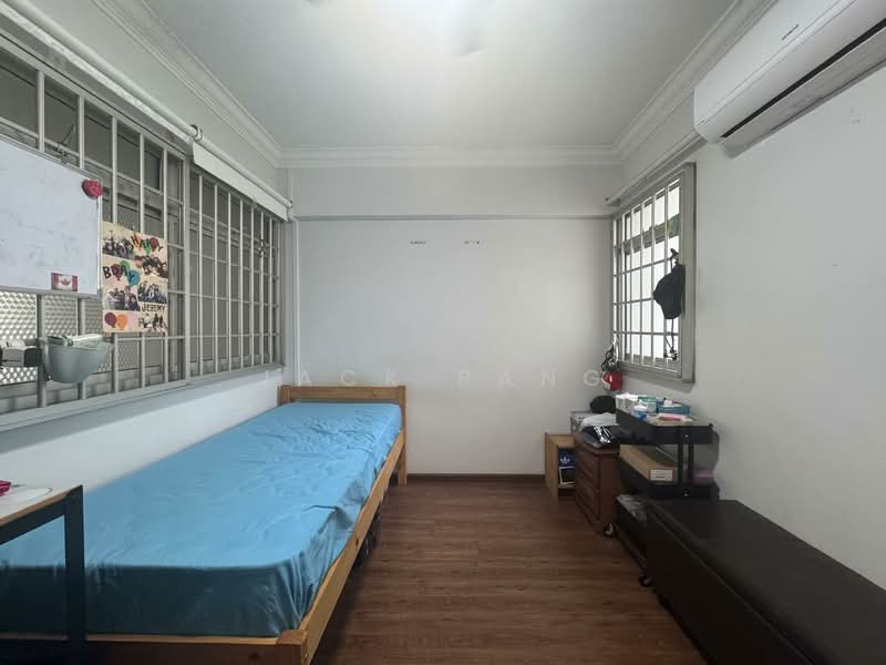 669 Woodlands Ring Road HDB Flat For Sale at S$ 575,000 | PropertyGuru Singapore - Bedroom